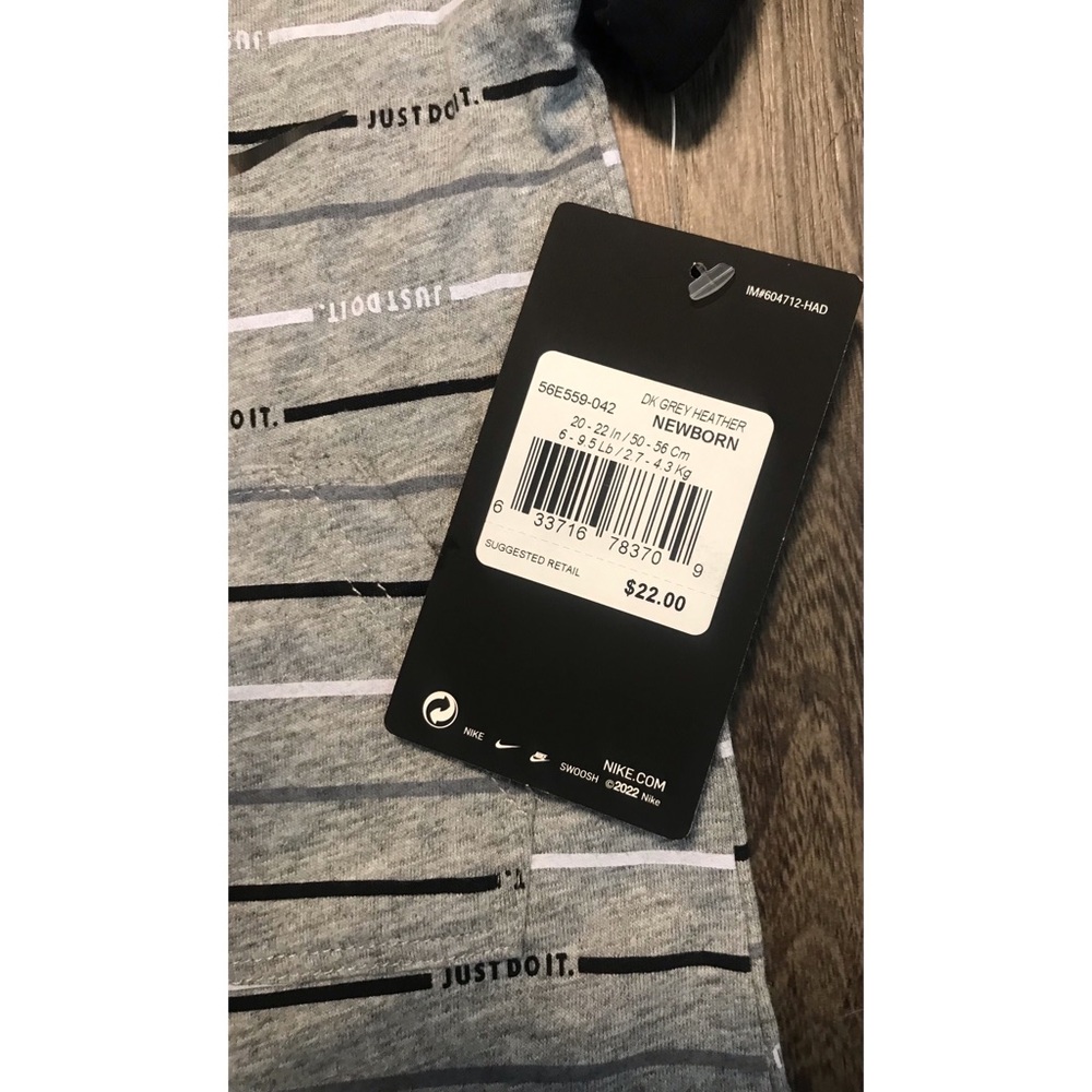 🚩SALE🚩TWO NIKE NEWBORN ROMPER SHORTS OUTFIT BUNDLE - Picture 3 of 3